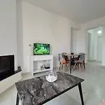Flore Sarandë
