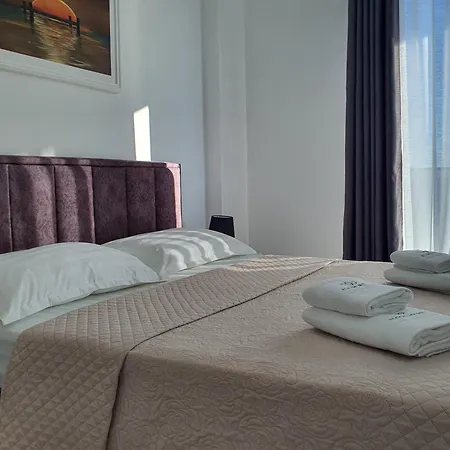 Flore Apartment *
