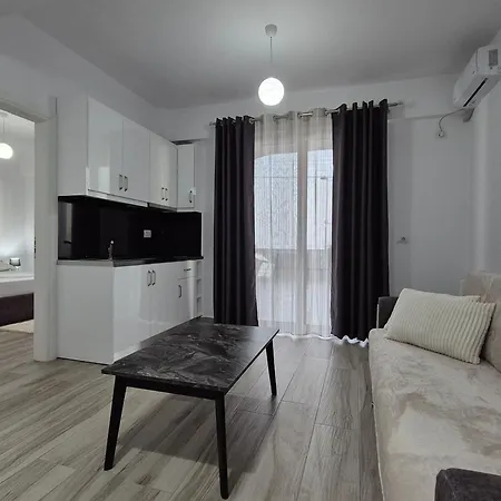 Flore Apartment *