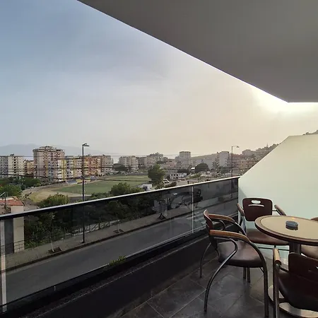 Flore Apartment *